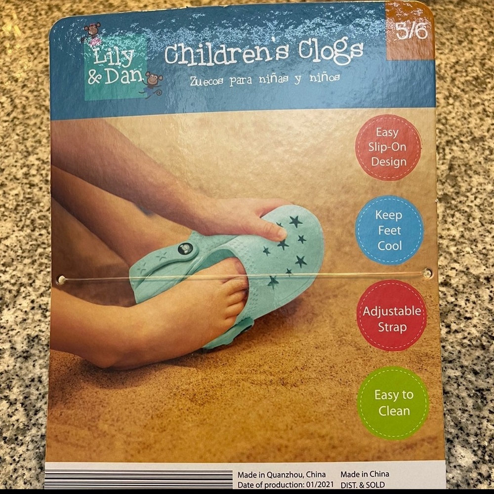 ‼️SOLD ‼️Lily & Dan Children's Clogs 5/6 - Picture 2 of 4